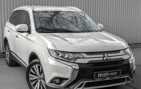 Mitsubishi Outlander III рестайлинг 3, 2021 год, 3 190 000 рублей, 3 фотография