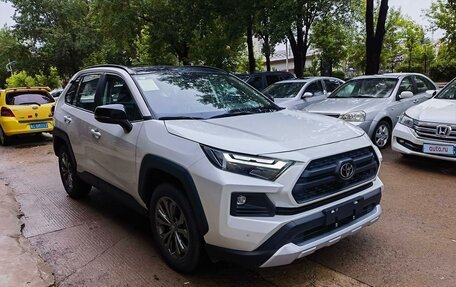 Toyota RAV4, 2024 год, 4 650 000 рублей, 7 фотография