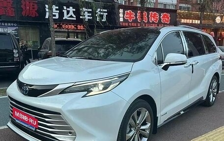 Toyota Sienna, 2021 год, 7 500 000 рублей, 3 фотография