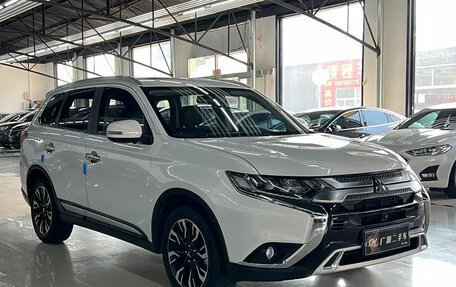 Mitsubishi Outlander III рестайлинг 3, 2020 год, 2 130 199 рублей, 3 фотография