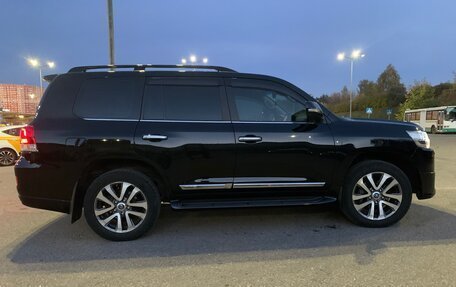 Toyota Land Cruiser 200, 2016 год, 7 300 000 рублей, 4 фотография