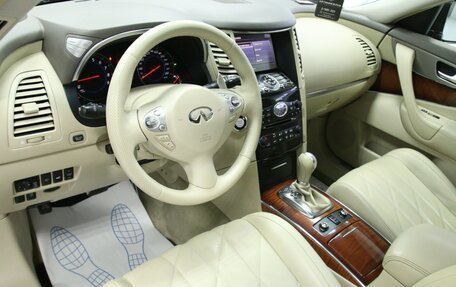 Infiniti FX II, 2011 год, 2 188 000 рублей, 15 фотография