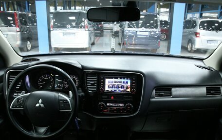 Mitsubishi Outlander III рестайлинг 3, 2013 год, 1 718 000 рублей, 19 фотография