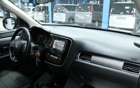 Mitsubishi Outlander III рестайлинг 3, 2013 год, 1 718 000 рублей, 21 фотография