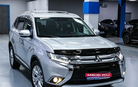 Mitsubishi Outlander III рестайлинг 3, 2016 год, 2 103 000 рублей, 9 фотография