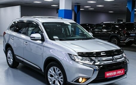 Mitsubishi Outlander III рестайлинг 3, 2016 год, 2 103 000 рублей, 7 фотография