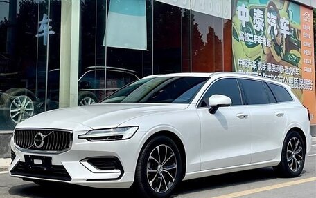 Volvo V60 II, 2021 год, 3 300 001 рублей, 1 фотография