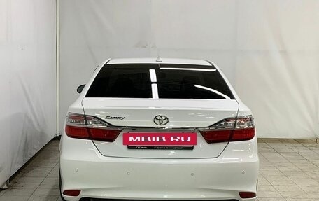 Toyota Camry, 2017 год, 2 430 000 рублей, 6 фотография