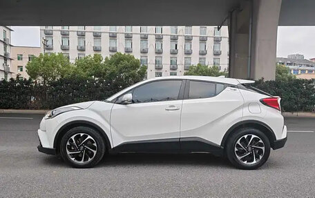 Toyota C-HR I рестайлинг, 2022 год, 2 150 007 рублей, 2 фотография