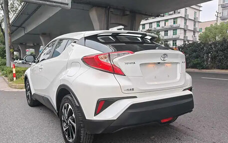 Toyota C-HR I рестайлинг, 2022 год, 2 150 007 рублей, 9 фотография