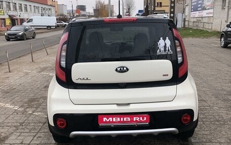 KIA Soul II рестайлинг, 2017 год, 1 800 000 рублей, 6 фотография