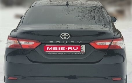 Toyota Camry, 2021 год, 3 200 000 рублей, 2 фотография