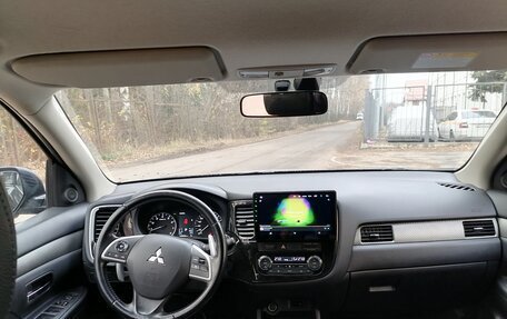 Mitsubishi Outlander III рестайлинг 3, 2013 год, 1 495 000 рублей, 10 фотография