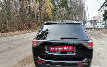 Mitsubishi Outlander III рестайлинг 3, 2013 год, 1 495 000 рублей, 6 фотография