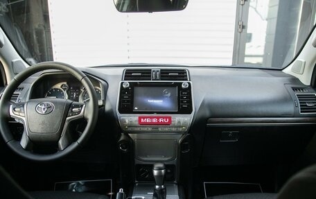 Toyota Land Cruiser Prado 150 рестайлинг 2, 2018 год, 4 899 000 рублей, 16 фотография