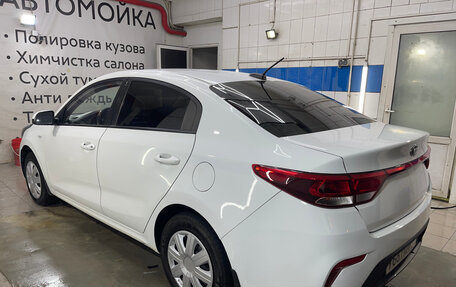 KIA Rio IV, 2017 год, 899 000 рублей, 2 фотография