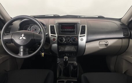 Mitsubishi Pajero Sport II рестайлинг, 2012 год, 1 735 000 рублей, 15 фотография