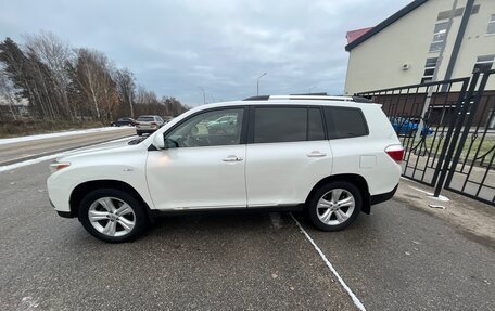 Toyota Highlander III, 2013 год, 2 590 000 рублей, 2 фотография