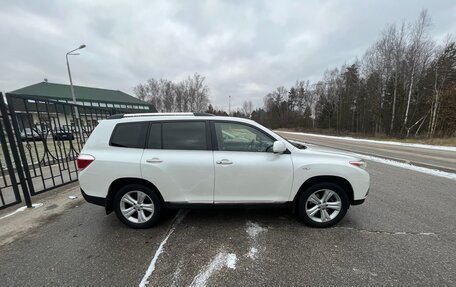 Toyota Highlander III, 2013 год, 2 590 000 рублей, 3 фотография