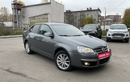 Volkswagen Jetta VI, 2010 год, 700 000 рублей, 2 фотография