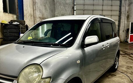 Toyota Sienta I, 2003 год, 550 000 рублей, 2 фотография