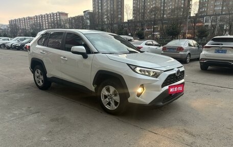 Toyota RAV4, 2020 год, 2 250 000 рублей, 2 фотография