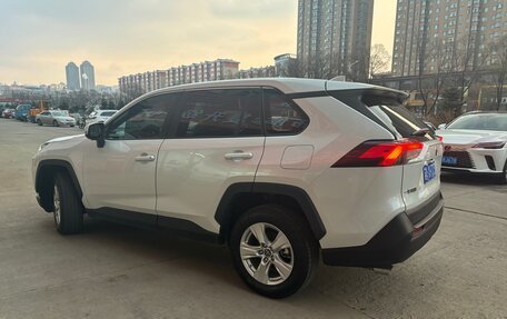 Toyota RAV4, 2020 год, 2 250 000 рублей, 4 фотография