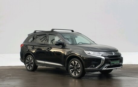 Mitsubishi Outlander III рестайлинг 3, 2021 год, 3 200 000 рублей, 3 фотография