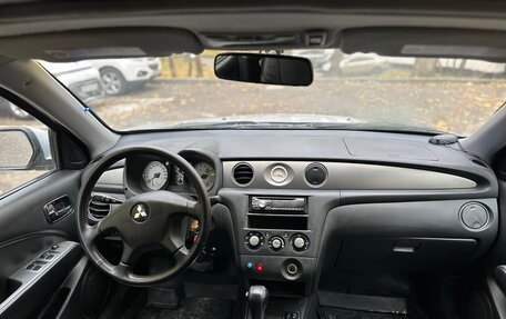 Mitsubishi Outlander III рестайлинг 3, 2004 год, 699 999 рублей, 15 фотография