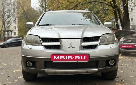 Mitsubishi Outlander III рестайлинг 3, 2004 год, 699 999 рублей, 3 фотография