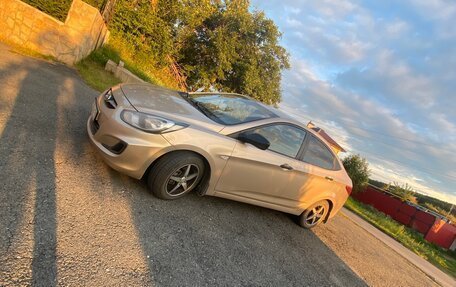 Hyundai Solaris II рестайлинг, 2011 год, 550 000 рублей, 4 фотография