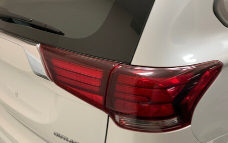 Mitsubishi Outlander III рестайлинг 3, 2022 год, 3 500 000 рублей, 11 фотография