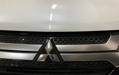 Mitsubishi Outlander III рестайлинг 3, 2022 год, 3 500 000 рублей, 16 фотография