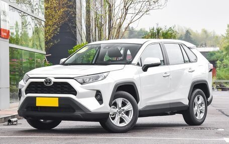 Toyota RAV4, 2021 год, 3 242 000 рублей, 1 фотография