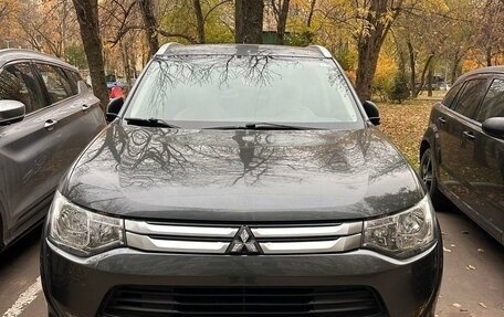 Mitsubishi Outlander III рестайлинг 3, 2014 год, 2 100 000 рублей, 1 фотография