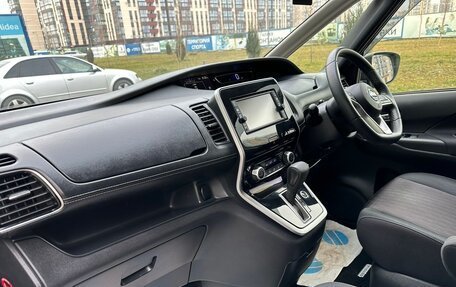 Nissan Serena IV, 2017 год, 2 250 000 рублей, 15 фотография