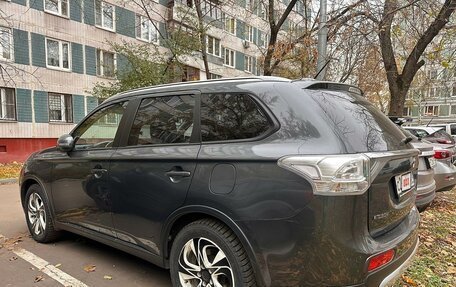 Mitsubishi Outlander III рестайлинг 3, 2014 год, 2 100 000 рублей, 3 фотография