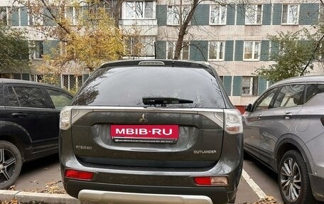 Mitsubishi Outlander III рестайлинг 3, 2014 год, 2 100 000 рублей, 4 фотография