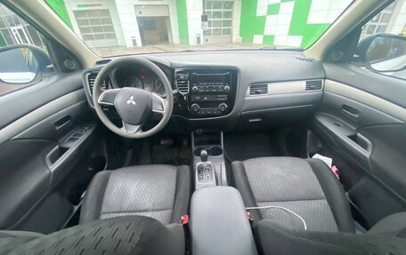 Mitsubishi Outlander III рестайлинг 3, 2013 год, 1 790 000 рублей, 7 фотография