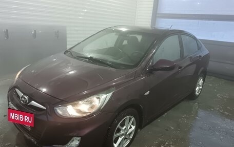 Hyundai Solaris II рестайлинг, 2011 год, 730 000 рублей, 5 фотография