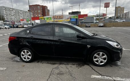 Hyundai Solaris II рестайлинг, 2013 год, 870 000 рублей, 3 фотография