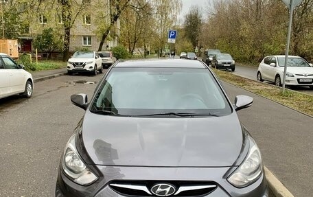 Hyundai Solaris II рестайлинг, 2012 год, 925 000 рублей, 2 фотография