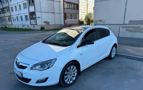 Opel Astra J, 2011 год, 750 000 рублей, 2 фотография