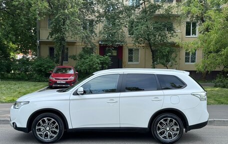 Mitsubishi Outlander III рестайлинг 3, 2014 год, 1 920 000 рублей, 2 фотография