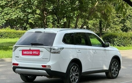 Mitsubishi Outlander III рестайлинг 3, 2014 год, 1 920 000 рублей, 5 фотография