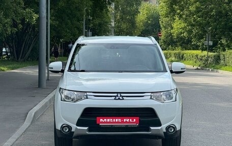 Mitsubishi Outlander III рестайлинг 3, 2014 год, 1 920 000 рублей, 8 фотография