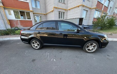 Toyota Avensis III рестайлинг, 2005 год, 710 000 рублей, 2 фотография