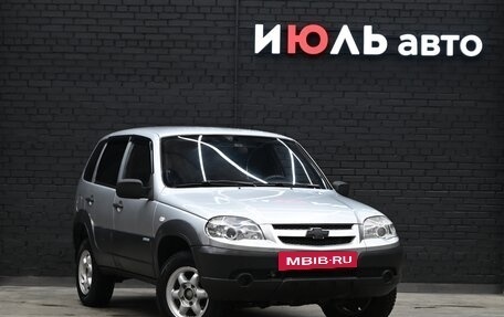 Chevrolet Niva I рестайлинг, 2011 год, 625 000 рублей, 3 фотография