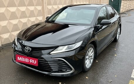 Toyota Camry, 2021 год, 2 900 000 рублей, 2 фотография