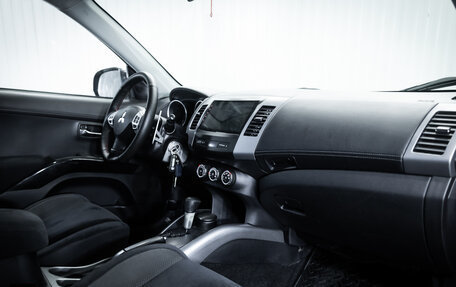 Mitsubishi Outlander III рестайлинг 3, 2010 год, 14 фотография